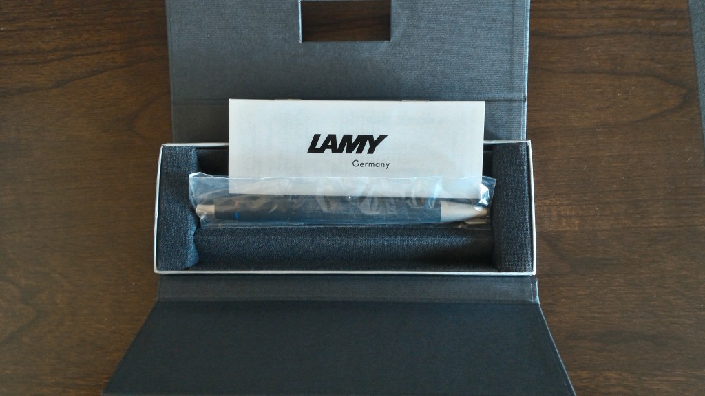 LAMY2000 4色ボールペン　箱の中身